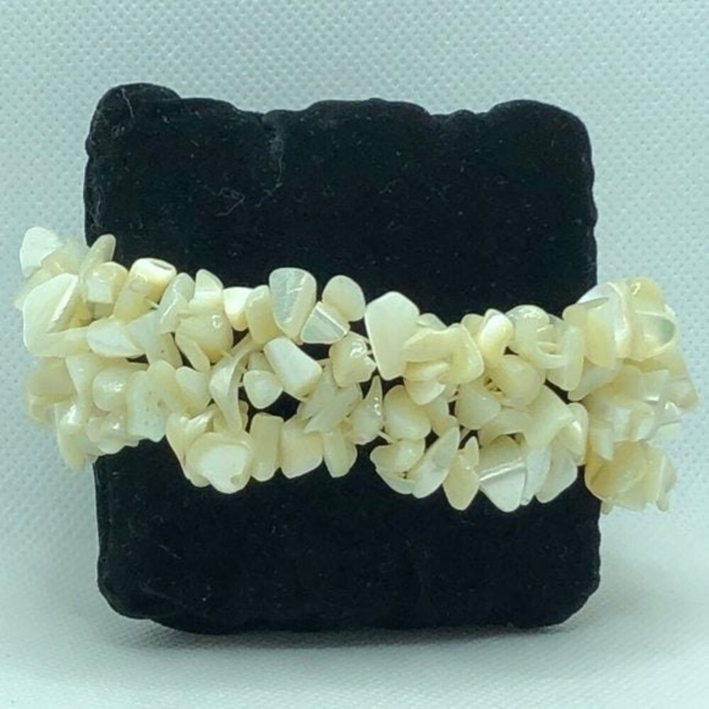Chip Stone Bracelet MOP Pearlescent White